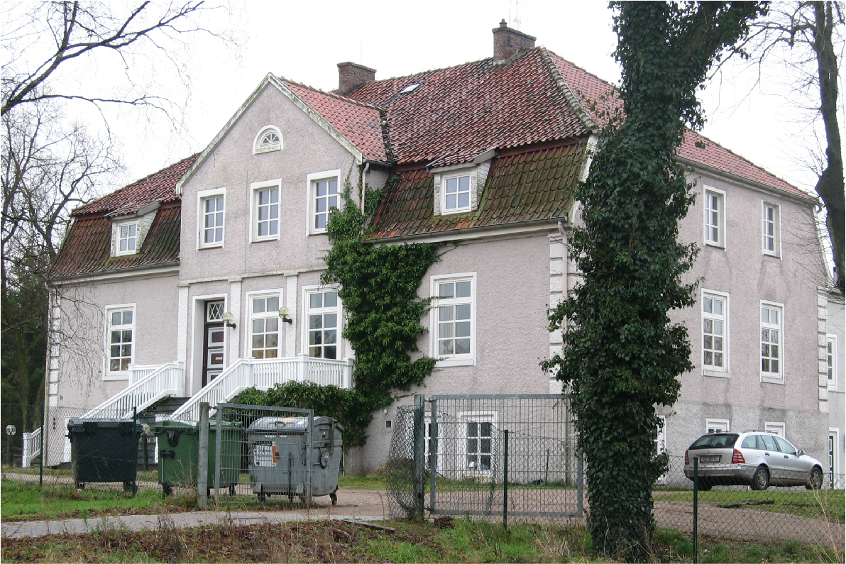 Clubhaus Golfclub Gut Grambek EV - Fassade / Dach - Alt